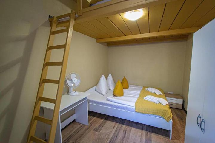 Cozy Homestay At Prague Main Station Exterior photo