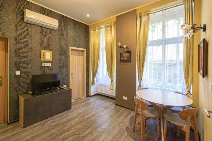 Cozy Homestay At Prague Main Station Exterior photo