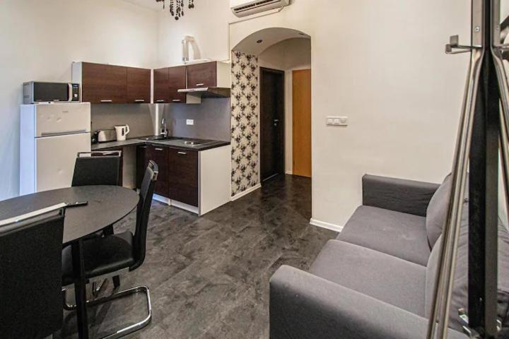 Cozy Homestay At Prague Main Station Exterior photo