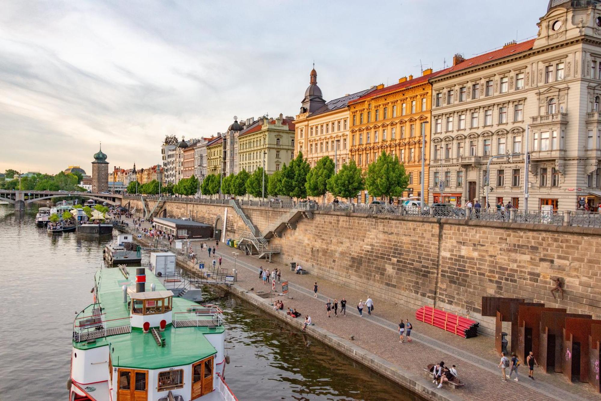 Cozy Homestay At Prague Main Station Exterior photo